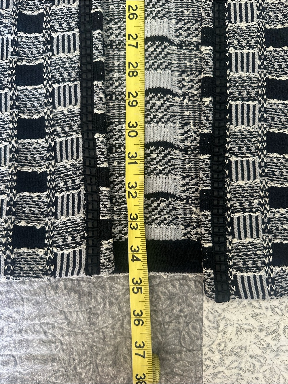 St. John Black and Gray Textured Knit Long Sweater-Size 4 - Picture 5 of 6